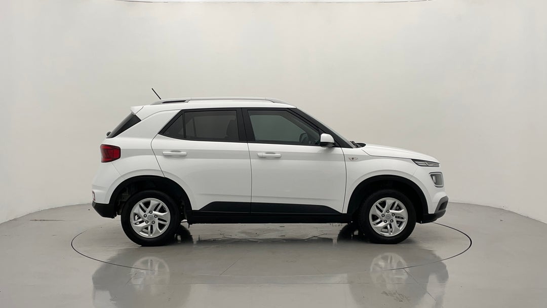 2024 Hyundai Venue Venue, Manual, 5911 km, Right Side View
