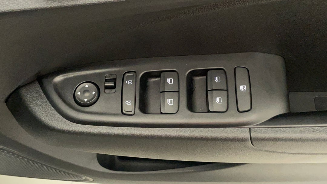 2024 Hyundai Venue Venue, Manual, 5911 km, Drivers Side Door Panel Controls