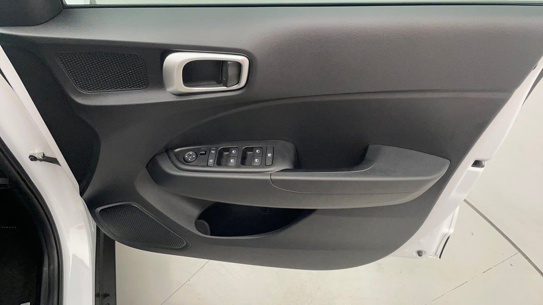 2024 Hyundai Venue Venue, Manual, 5911 km, Speaker View