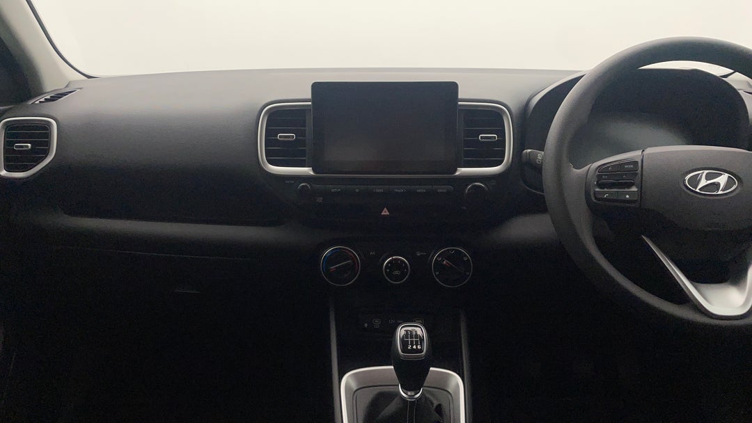 2024 Hyundai Venue Venue, Manual, 5911 km, Dashboard View