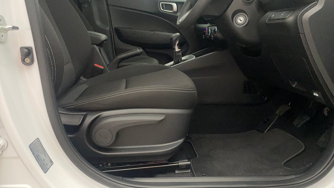 2024 Hyundai Venue Venue, Manual, 5911 km, Drivers Side Adjustment Panel