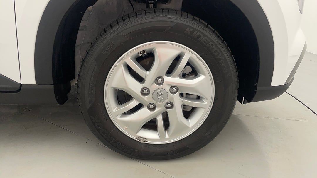 2024 Hyundai Venue Venue, Manual, 5911 km, Right Front Wheel