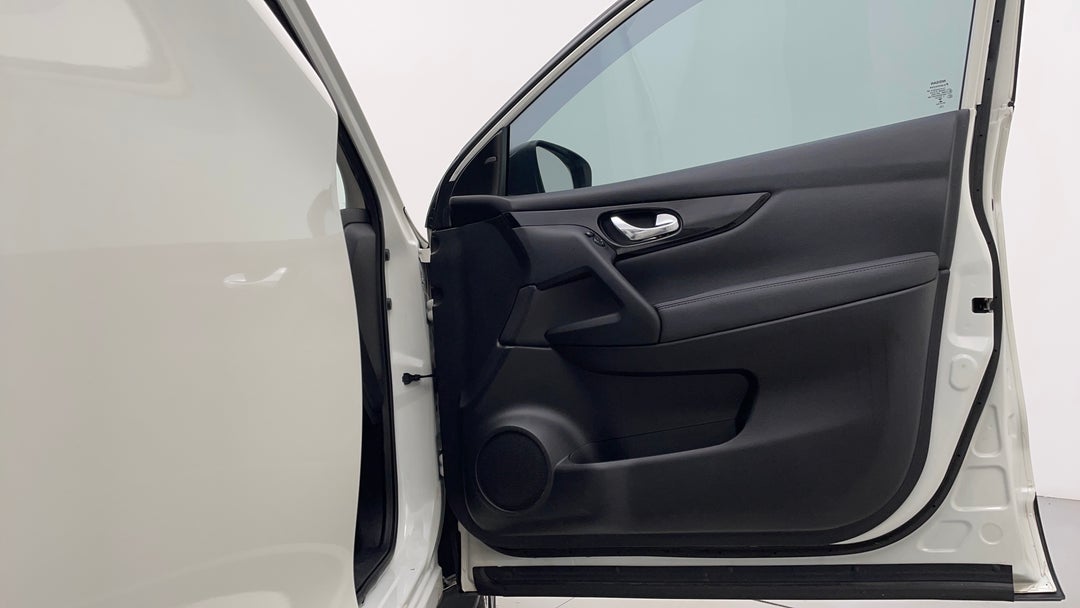 2015 Nissan Qashqai Ti, Manual, 134317 km, Speaker View