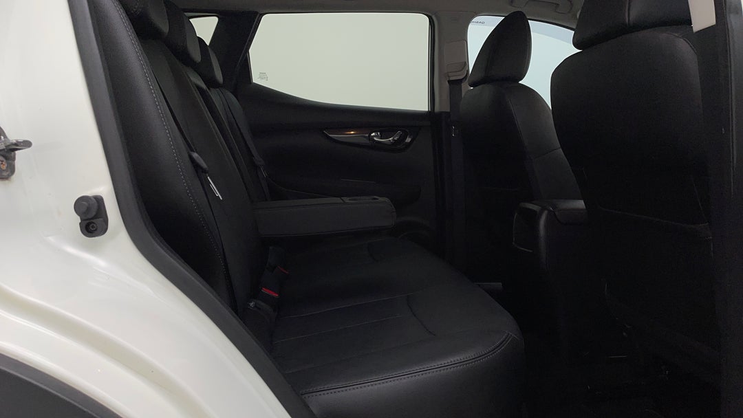 2015 Nissan Qashqai Ti, Manual, 134317 km, Right Side Rear Door Cabin View