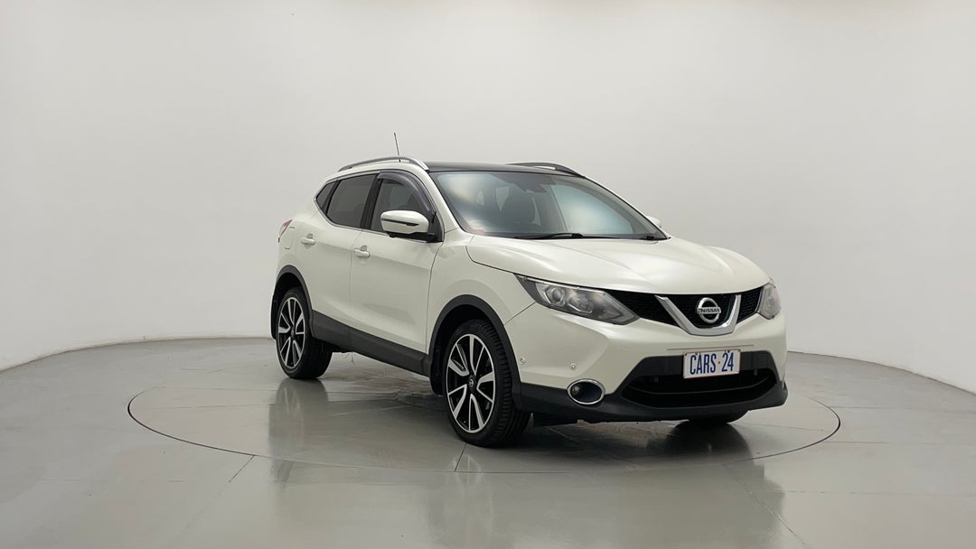 2015 Nissan Qashqai Ti, Manual, 134317 km, Right Front Diagonal (45- Degree) View