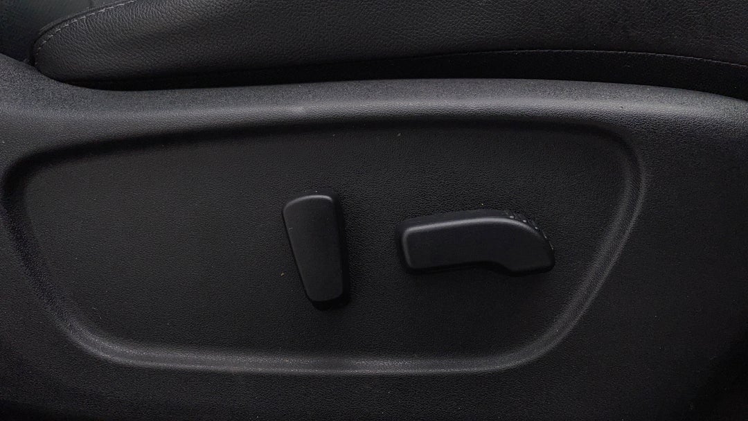 2015 Nissan Qashqai Ti, Manual, 134317 km, Drivers Side Adjustment Panel