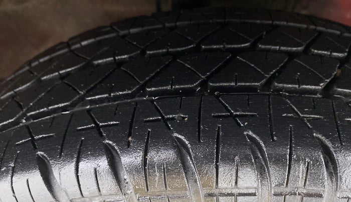 2017 Maruti Swift VXI D, Petrol, Manual, 36,026 km, Right Front Tyre Tread