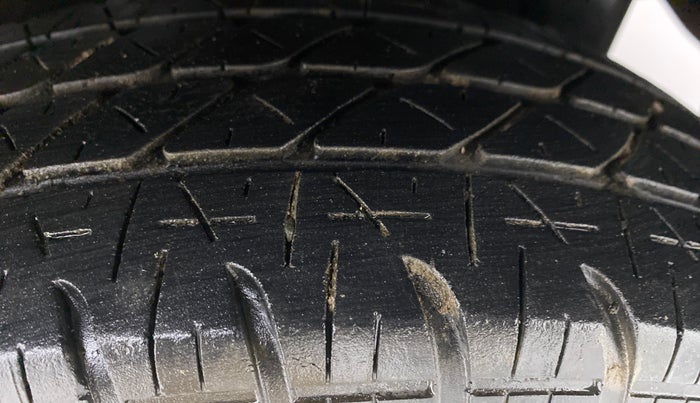 2017 Maruti Swift VXI D, Petrol, Manual, 36,026 km, Left Rear Tyre Tread