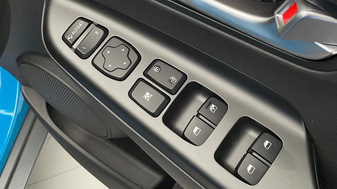 2021 Hyundai Kona Elite (fwd), Automatic, 10953 km, Drivers Side Door Panel Controls