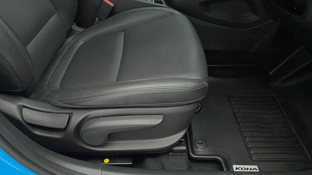 2021 Hyundai Kona Elite (fwd), Automatic, 10953 km, Drivers Side Adjustment Panel