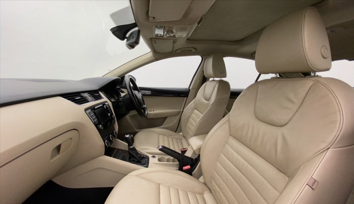 2015 Skoda Octavia ELEGANCE 1.8 TSI AT, Petrol, Automatic, 81,801 km, Right Side Front Door Cabin