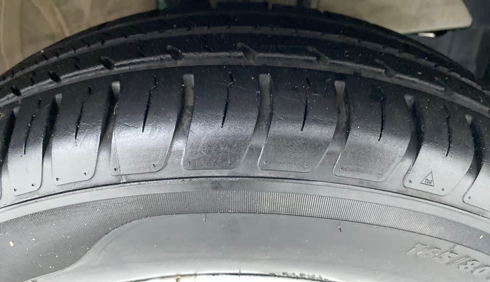 2019 Maruti Swift LXI D, Petrol, Manual, 12,142 km, Right Front Tyre Tread