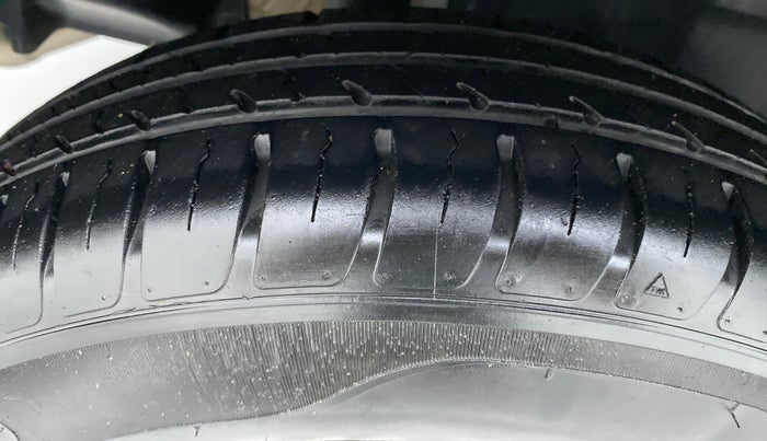 2019 Maruti Swift LXI D, Petrol, Manual, 12,142 km, Right Rear Tyre Tread