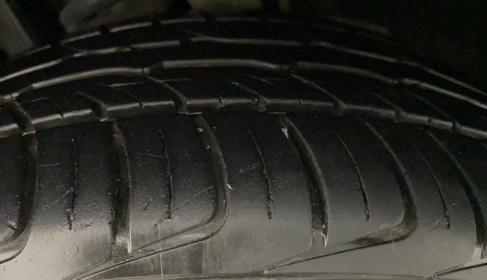 2018 Mahindra MARAZZO M6 8 STR, Diesel, Manual, 18,583 km, Left Front Tyre Tread