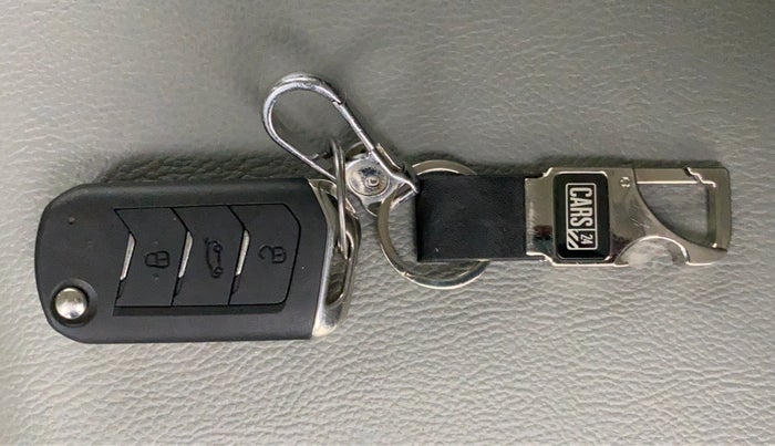 2018 Mahindra MARAZZO M6 8 STR, Diesel, Manual, 18,583 km, Key Close Up