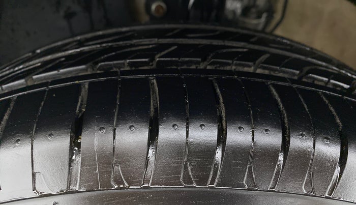 2018 Skoda Rapid AMBITION 1.6 MPI MT, Petrol, Manual, 94,713 km, Left Front Tyre Tread