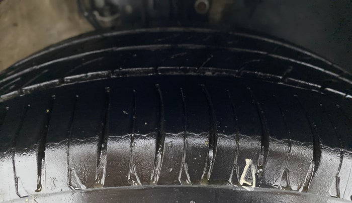 2018 Skoda Rapid AMBITION 1.6 MPI MT, Petrol, Manual, 94,713 km, Right Front Tyre Tread