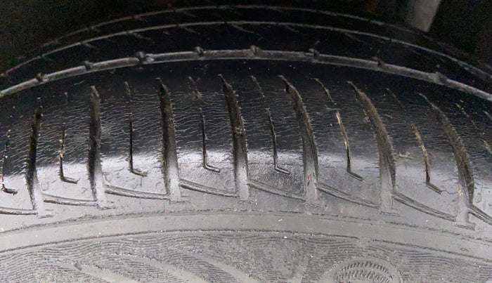 2016 Maruti Vitara Brezza LDI, Diesel, Manual, 64,886 km, Left Rear Tyre Tread