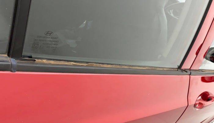 2019 Hyundai Grand i10 SPORTZ 1.2 KAPPA VTVT, Petrol, Manual, 40,362 km, Right rear door - Weather strip has minor damage