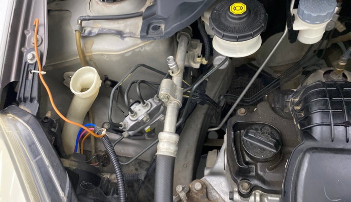 2013 Honda Brio S MT, Petrol, Manual, 59,715 km, Front windshield - Wiper bottle cap missing