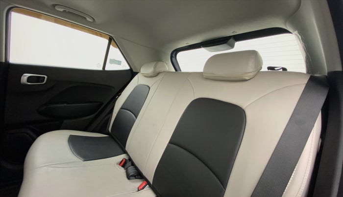 2022 Hyundai VENUE 1.5 SX CRDI MT, Diesel, Manual, 13,291 km, Right Side Rear Door Cabin