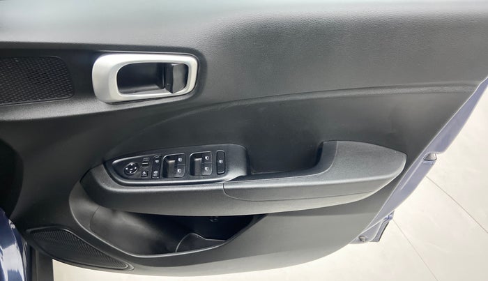 2022 Hyundai VENUE 1.5 SX CRDI MT, Diesel, Manual, 13,291 km, Driver Side Door Panels Control