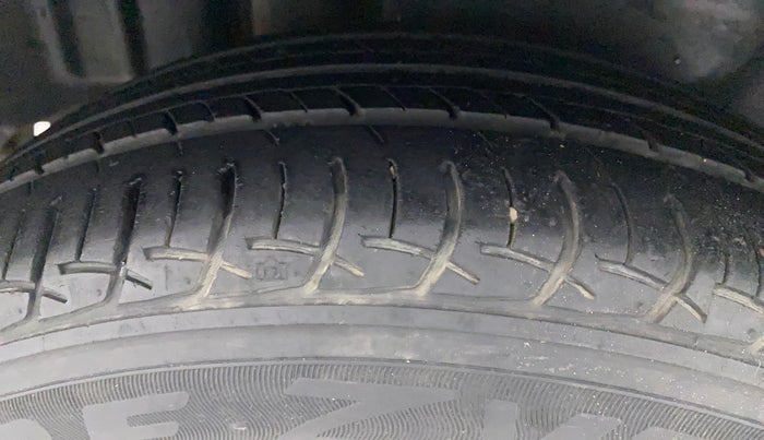 2016 Maruti Swift Dzire ZDI AMT, Diesel, Automatic, 29,238 km, Right Rear Tyre Tread