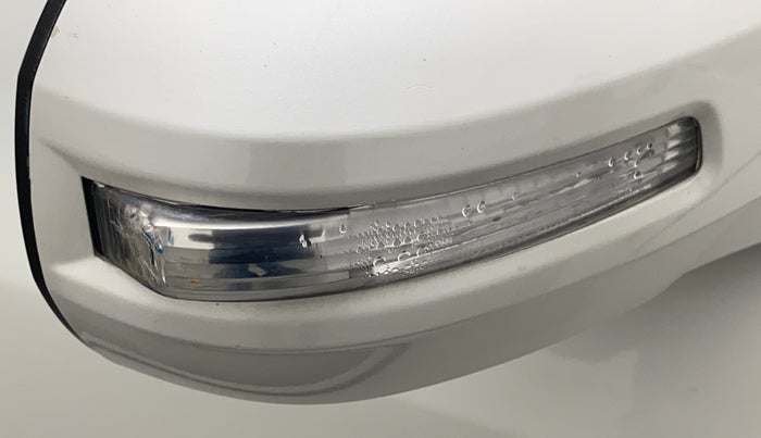 2016 Maruti Swift Dzire ZDI AMT, Diesel, Automatic, 29,238 km, Right rear-view mirror - Indicator light has minor damage