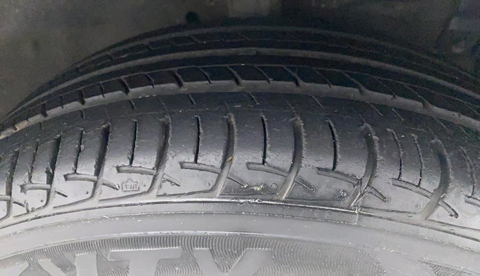 2016 Maruti Swift Dzire ZDI AMT, Diesel, Automatic, 29,238 km, Right Front Tyre Tread