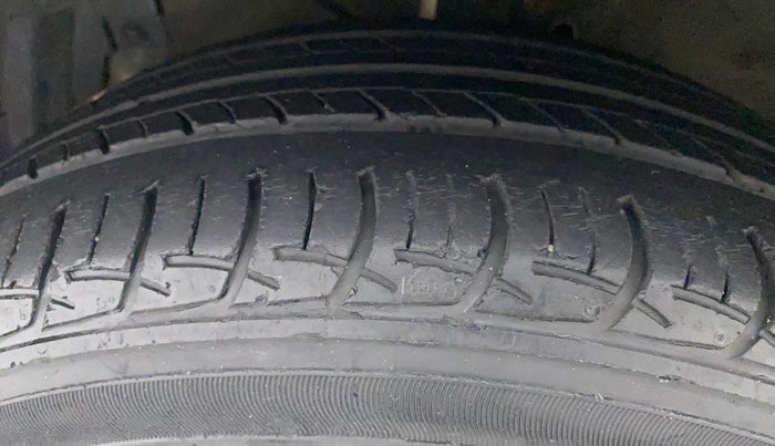 2016 Maruti Swift Dzire ZDI AMT, Diesel, Automatic, 29,238 km, Left Front Tyre Tread
