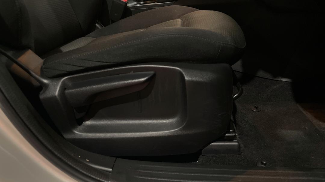 2024 Mazda CX-5 G25 Maxx Sport (FWD), Automatic, 42440 km, Drivers Side Adjustment Panel