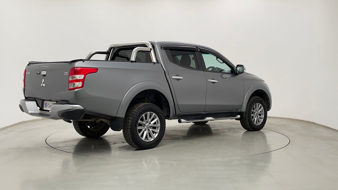 Right Back Diagonal (45- Degree) View