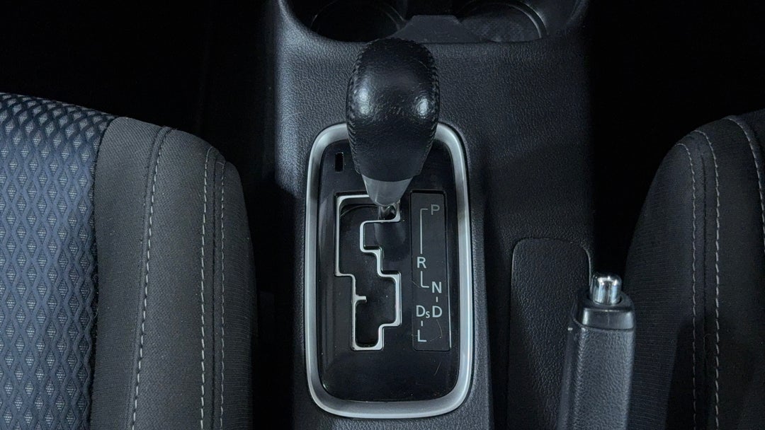 2016 Mitsubishi Outlander Ls (4x2), Automatic, 146446 km, Gear Lever 