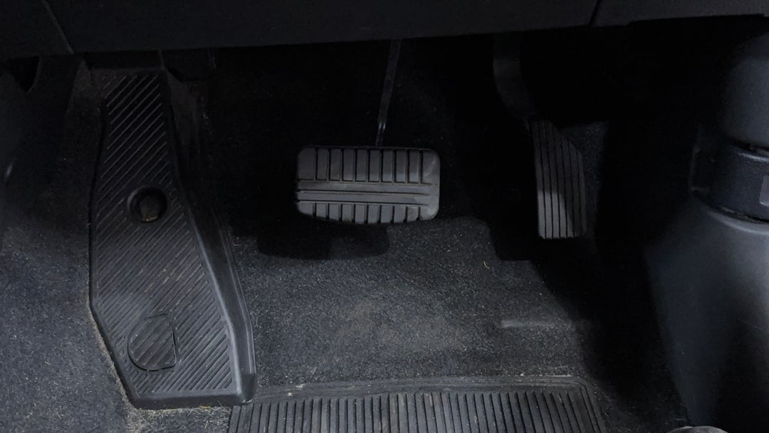 2016 Mitsubishi Outlander Ls (4x2), Automatic, 146446 km, Pedals and Footmat