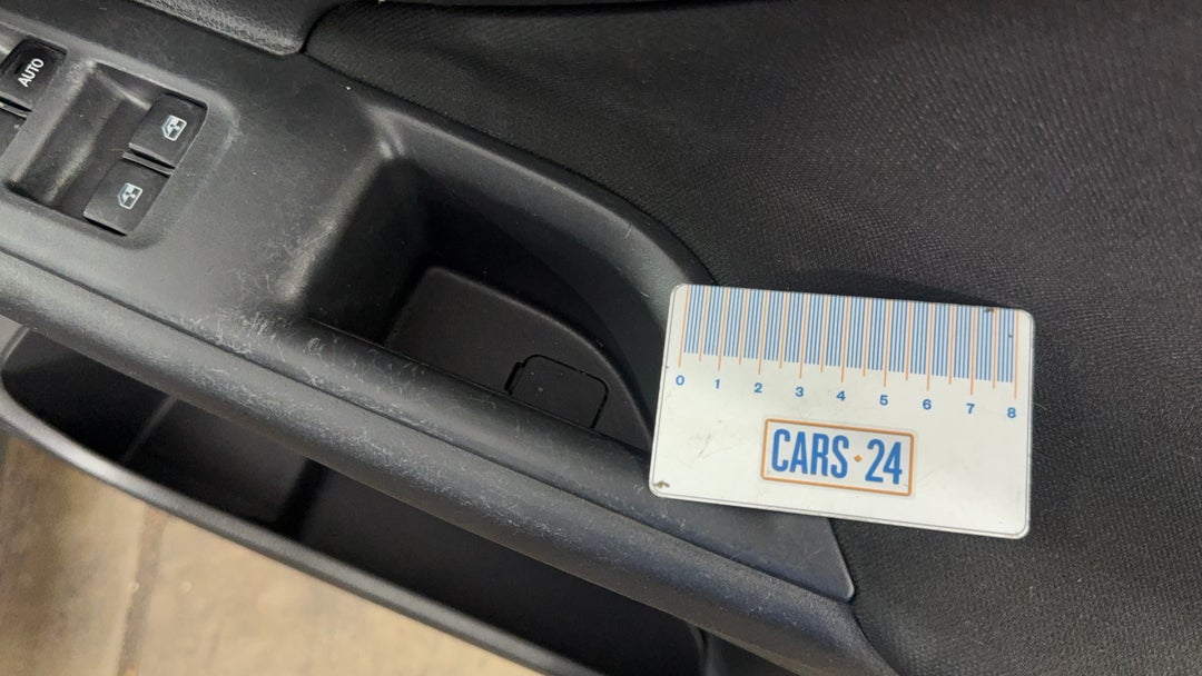 2016 Mitsubishi Outlander Ls (4x2), Automatic, 146446 km, Miscellaneous Interior Scratch