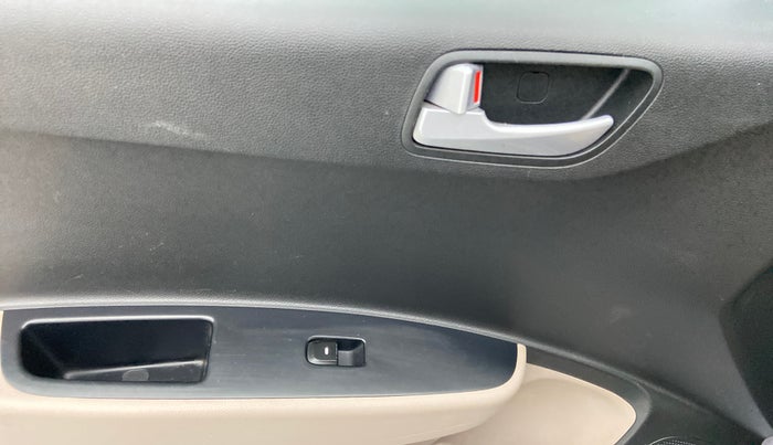 2017 Hyundai Grand i10 SPORTZ 1.2 KAPPA VTVT, Petrol, Manual, 53,848 km, Left front window switch / handle - Switch/handle not functional