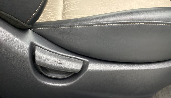 2016 Hyundai Grand i10 MAGNA 1.2 KAPPA VTVT, Petrol, Manual, 23,212 km, Driver Side Adjustment Panel