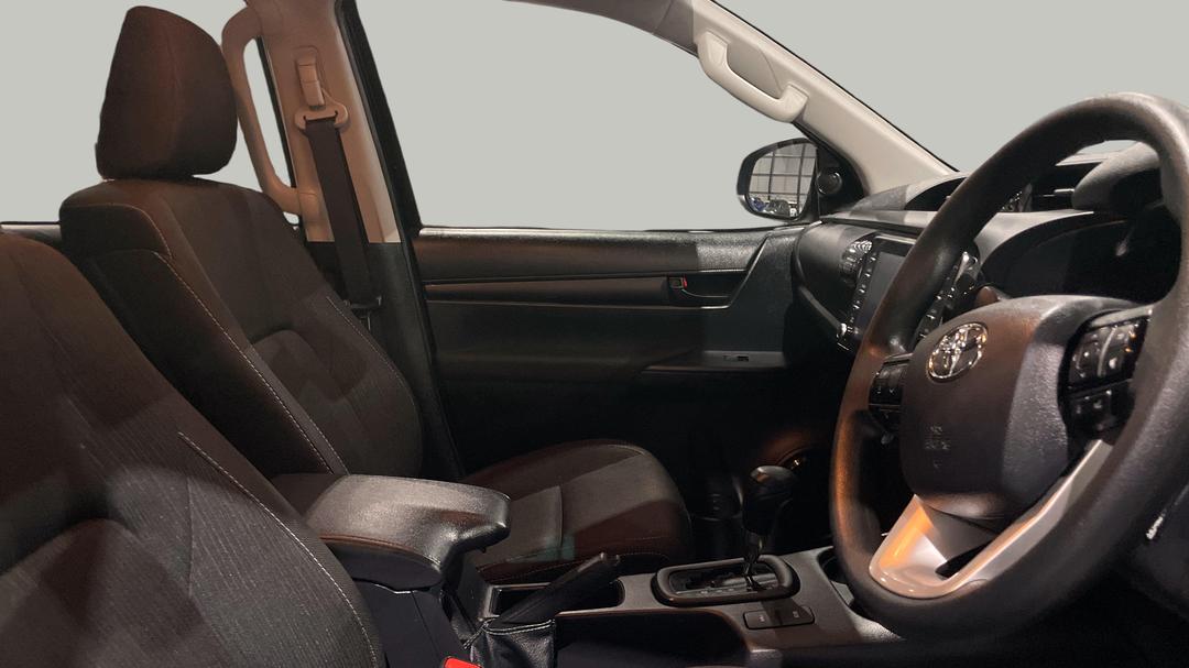 2023 Toyota Hilux Sr (4x4), Automatic, 42052 km, Right Side Front Door Cabin View