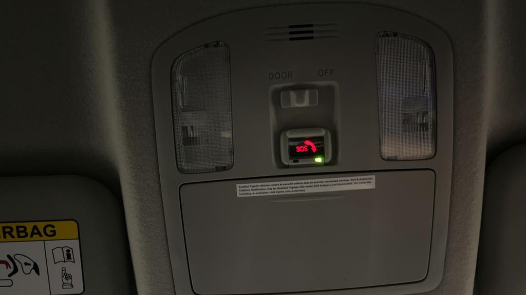 2023 Toyota Hilux Sr (4x4), Automatic, 42052 km, On-Roof Controls/Sunglass holder