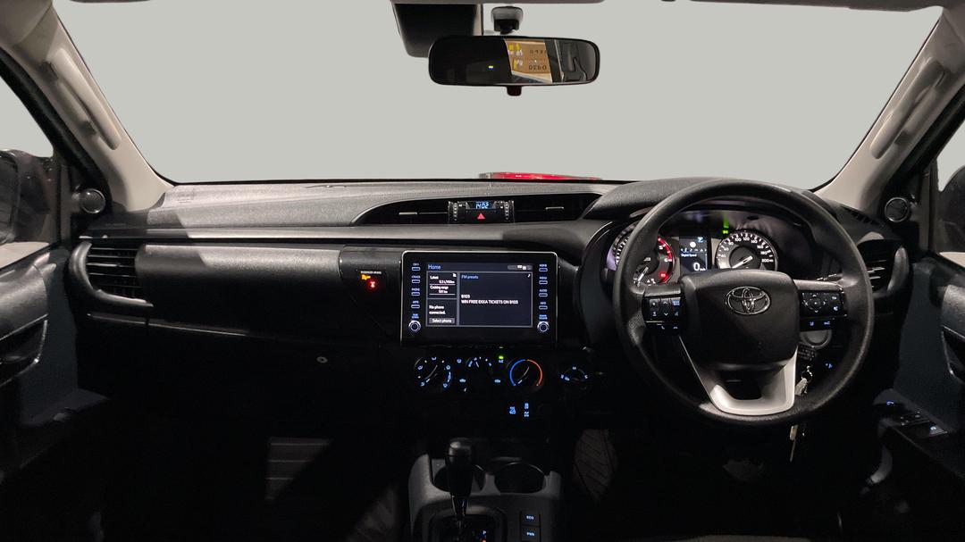 2023 Toyota Hilux Sr (4x4), Automatic, 42052 km, Dashboard View