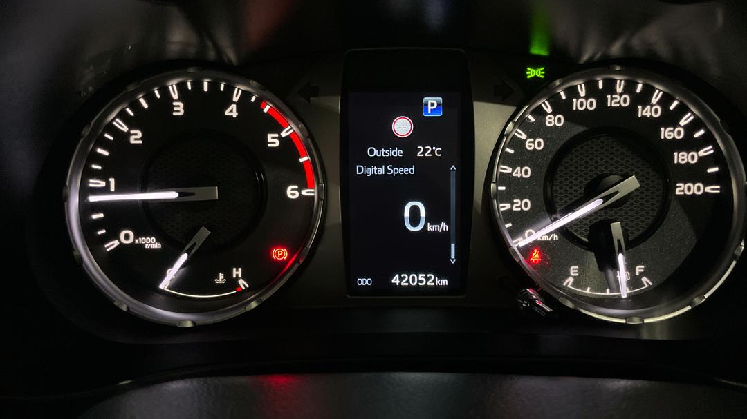 2023 Toyota Hilux Sr (4x4), Automatic, 42052 km, Odometer View