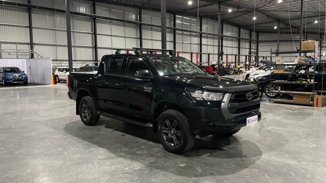 2023 Toyota Hilux Sr (4x4), Automatic, 42052 km, 
