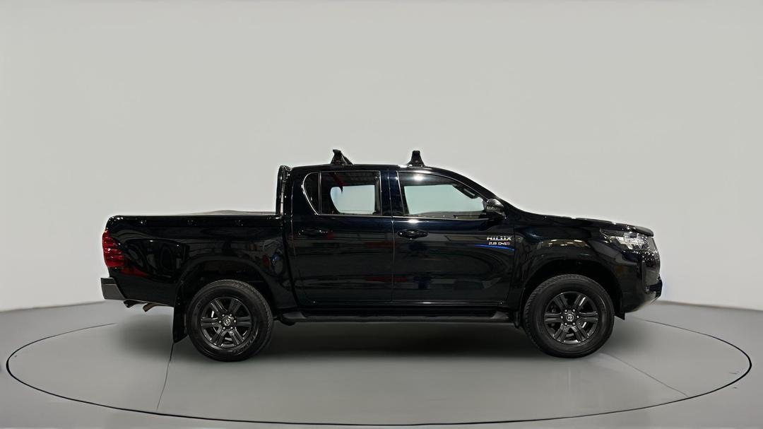 2023 Toyota Hilux Sr (4x4), Automatic, 42052 km, Right Side View