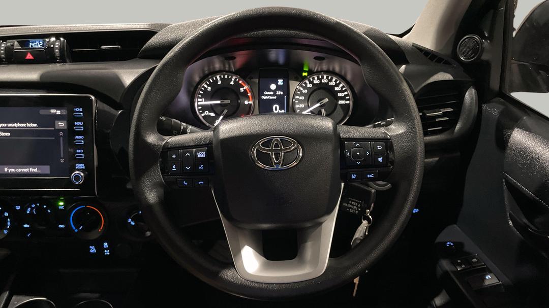 2023 Toyota Hilux Sr (4x4), Automatic, 42052 km, Steering Wheel Close-up