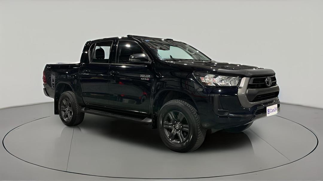 2023 Toyota Hilux Sr (4x4), Automatic, 42052 km, Right Front Diagonal (45- Degree) View