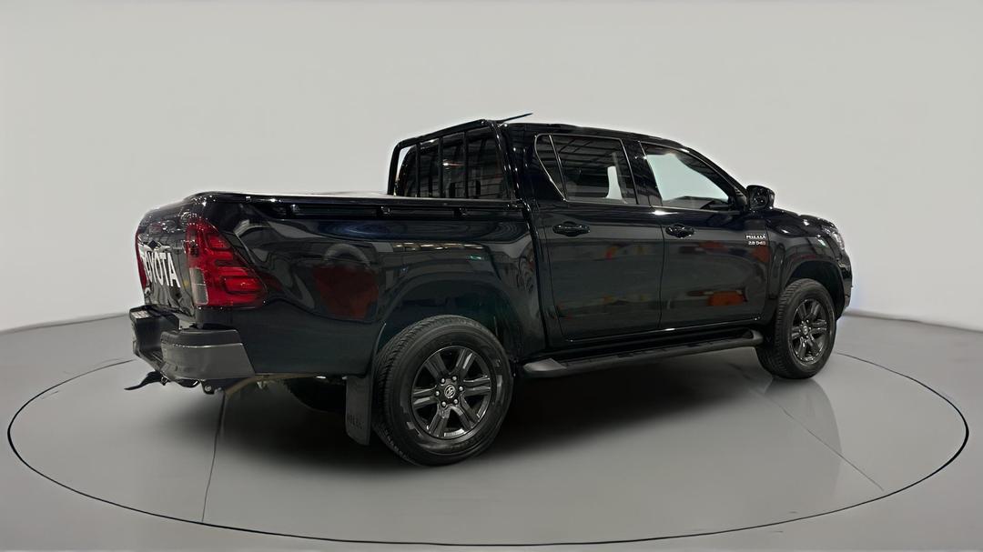 2023 Toyota Hilux Sr (4x4), Automatic, 42052 km, Right Back Diagonal (45- Degree) View