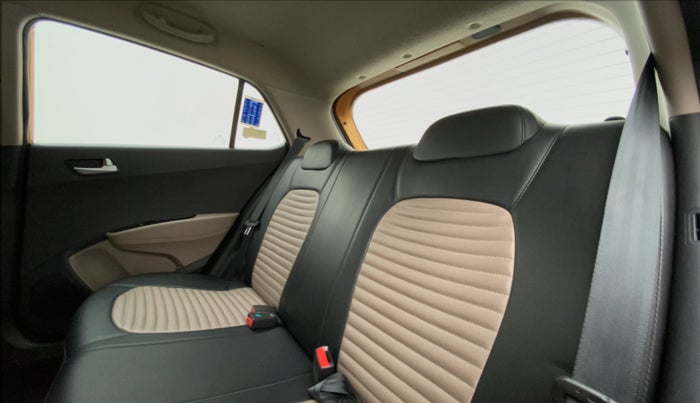 2016 Hyundai Grand i10 SPORTZ 1.2 KAPPA VTVT, Petrol, Manual, 45,540 km, Right Side Rear Door Cabin