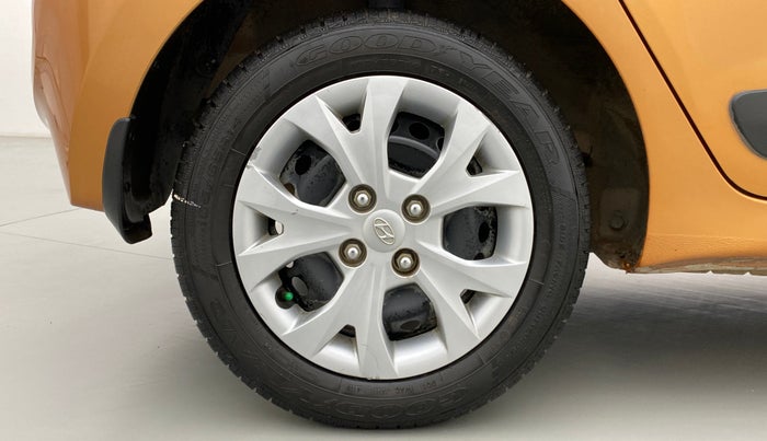 2016 Hyundai Grand i10 SPORTZ 1.2 KAPPA VTVT, Petrol, Manual, 45,540 km, Right Rear Wheel