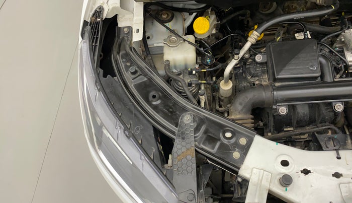 2023 Nissan MAGNITE XE, Petrol, Manual, 15,367 km, Right headlight - Clamp has minor damage