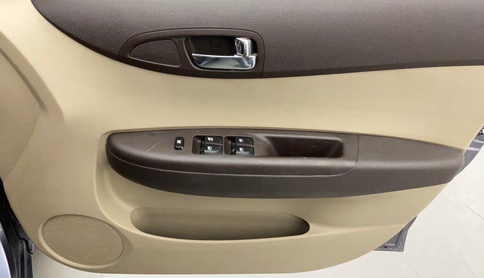2011 Hyundai i20 MAGNA O 1.2, Petrol, Manual, 65,546 km, Driver Side Door Panels Control